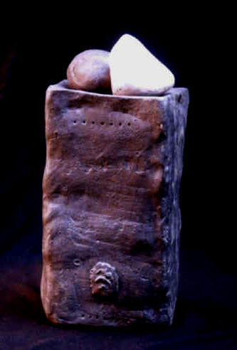 piedra blanca sobre &nbsp;piedra negra/ white stone on black stone