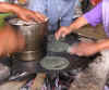 manos-tortillas.jpg (72265 bytes)