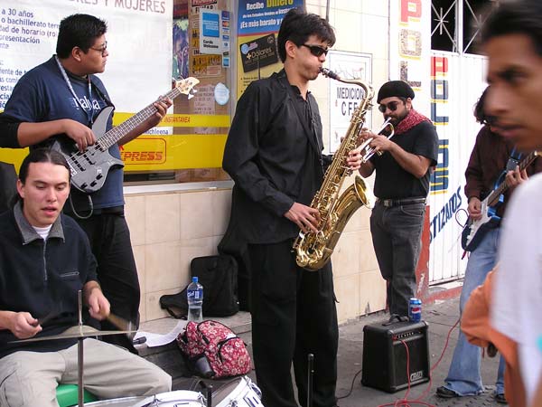 Llmenlo como sea -jazz callejero